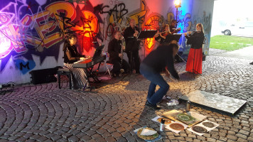 Musik in der Fußgängerunterführung (unter der Gruber Straße)