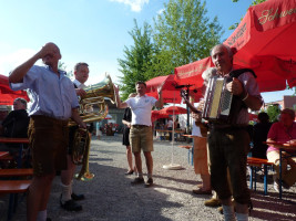 Eröffnung mit Musik ...