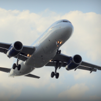 Flugzeug am Himmel