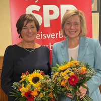 Maria Wirnitzer (Bezirkstagskandidatin) und MdL Doris Rauscher (Landtagskandidatin)