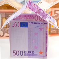 Bild: Geld füe Häuserbau (Fa. "colourbox")