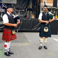 Besuch aus den Schottischen Highlands auf dem Poinger Straßenfestival