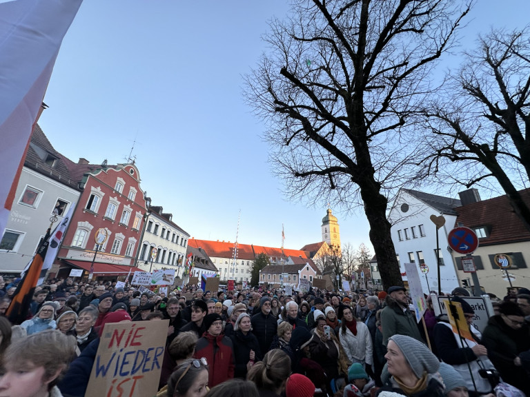 Der Landkreis Ebersberg demonstriert "gemeinsam gegen rechts" am 28. Jan. 2024