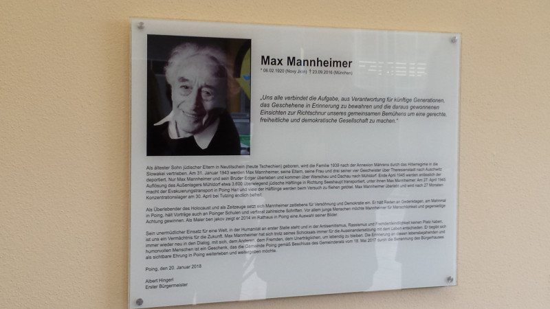 Gedenktafel im Eingangsbereichs des Max-Mannheimer-Bürgerhauses